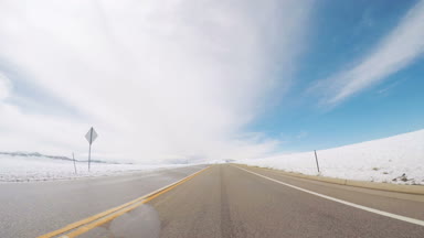 Bahar kar fırtınası'ndan sonra sevk üstünde banliyö yol.