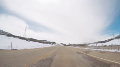Bahar kar fırtınası'ndan sonra sevk üstünde banliyö yol.