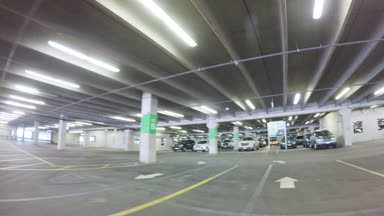 Denver, Colorado, ABD-27 Mart, 2018-Pov-IKEA yapısını otopark içinde sürüş.