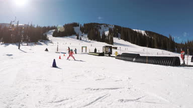 Colorado, ABD-ö. 2 Aralık 2017. POV bir bakış açısı. Kayak Colorado Rockies erken kayak sezonu