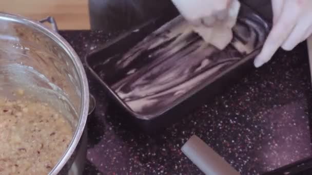 Tid Förflutit Steg För Steg Kvinna Bakning Hemmagjord Bananbröd — Stockvideo
