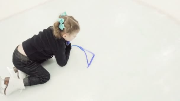 Lezione di pattinaggio su ghiaccio — Video Stock