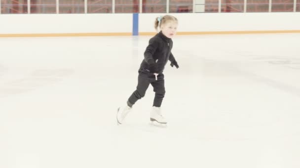 Ice skating lektion — Stockvideo