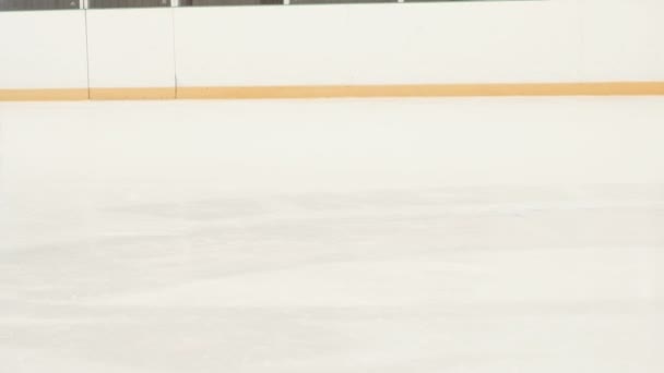 Aula de patinação no gelo — Vídeo de Stock