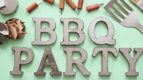 Plaque Métal Bbq Party Avec Outils Grillage — Video