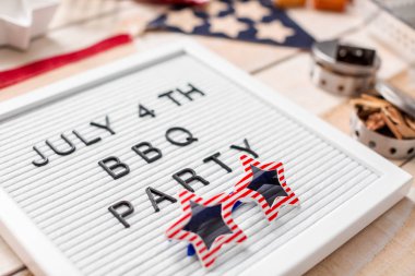 Barbekü partisi tabelada beyaz faturası Yönetim Kurulu.