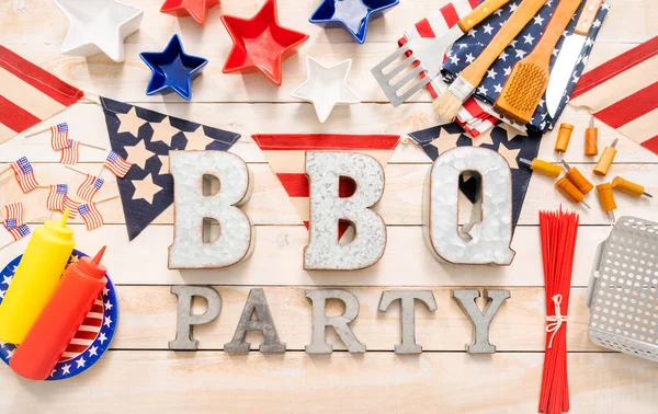 Bbq Signo Tiempo Con Decoraciones Del Julio Tablas Madera — Foto de Stock