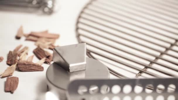 Discos Aço Inoxidável Para Fumar Com Batatas Fritas Maçã — Vídeo de Stock