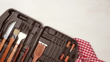 Babalar günü barbekü partisi işaret araçları pişirme.