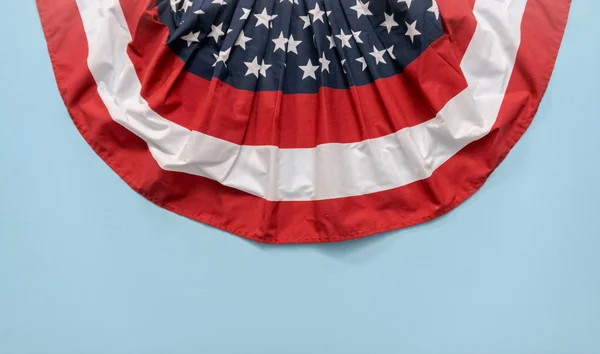 青色の背景に米国旗旗 — ストック写真
