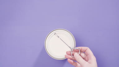 Mor boya yakın çekim