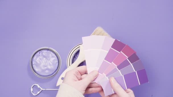 Pintura violeta de cerca — Vídeo de stock