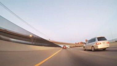 Denver, Colorado, ABD-14 Ocak, 2018-Pov-sürüş devlet yolu 225 gün batımında.