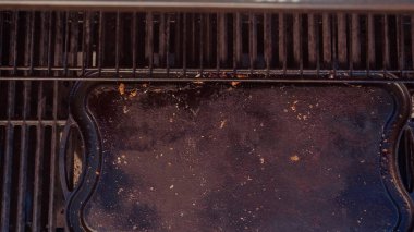 Açık gaz ızgara boş dökme demir zor durumda.