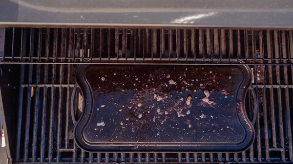 Açık gaz ızgara boş dökme demir zor durumda.