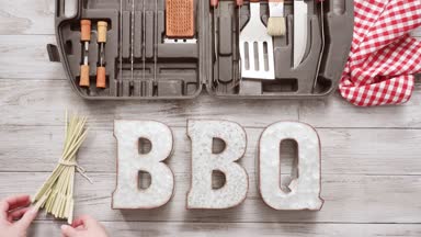 Babalar günü barbekü partisi işaret araçları pişirme.