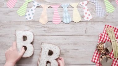 Babalar günü barbekü partisi işaret araçları pişirme.