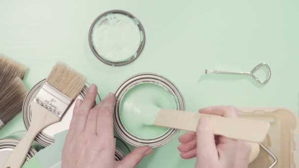Materiały Eksploatacyjne Rozpoczęcia Projektu Malowanie Domu Puszki Metalowe Farby Pędzle — Wideo stockowe