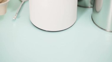 Ev Boyama proje başlatmak için sağlar. Metal boya... kutularını, Boya fırçaları ve boya renk örnekleri