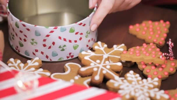 Geleneksel Yapımı Gingerbread Çerezleri Yiyecek Hediye Olarak Ambalaj — Stok video