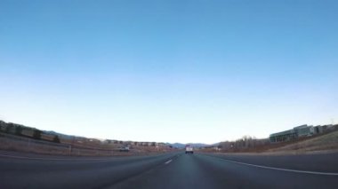 Denver, Colorado, ABD-18 Mart, 2018-Pov-sürüş Intestate karayolu 470 sabahın erken saatlerinde.