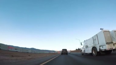 Denver, Colorado, ABD-18 Mart, 2018-Pov-sürüş Intestate karayolu 470 sabahın erken saatlerinde.