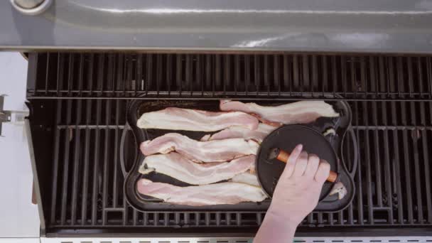 Speck Auf Gusseisernem Grill Freien Braten — Stockvideo