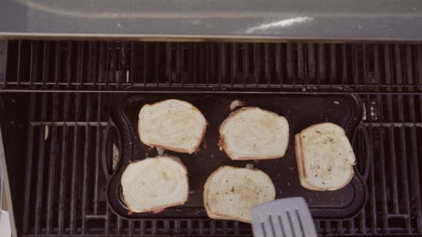Yemek Izgara Peynir Sandviç Açık Gaz Izgara — Stok video
