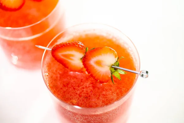Kentucky Kiss Burbon Cocktail Garnished Fresh Strawberries — Stock Photo, Image
