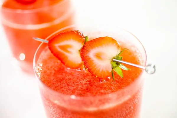 Kentucky Kiss Burbon Cocktail Garnished Fresh Strawberries — Stock Photo, Image