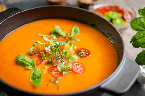 Pieczone Pomidorowa Żeliwny Garnek Gotowania — Zdjęcie stockowe