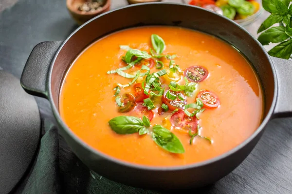 Roasted Tomato Soup Cast Iron Cooking Pot — Stock Photo, Image