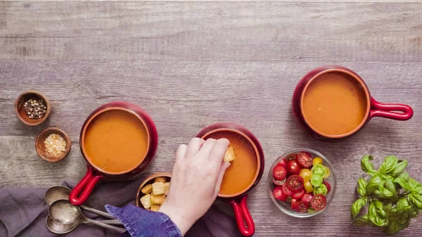 Passo Dopo Passo Zuppa Pomodoro Arrosto Con Basilico Fresco Crostini — Foto Stock