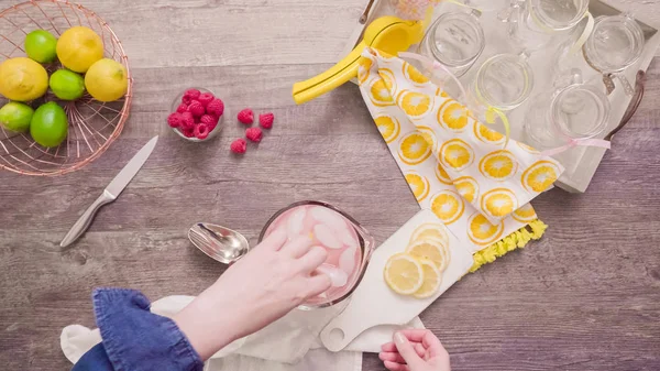 Step Step Preparing Raspberry Lemonade Fresh Lemons Raspberries Drinking Mason — Stock Photo, Image