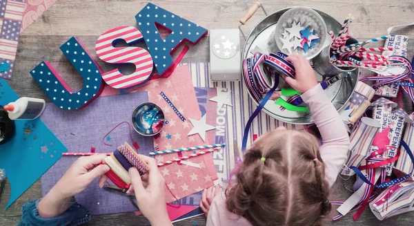 Mother Daughter Making Paper Firecrackers Fro July 4Th Celebration — Stock Photo, Image