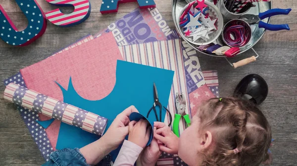 Mother Daughter Making Paper Firecrackers Fro July 4Th Celebration — Stock Photo, Image