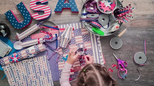 Mother Daughter Making Paper Firecrackers Fro July 4Th Celebration — Stock Photo, Image