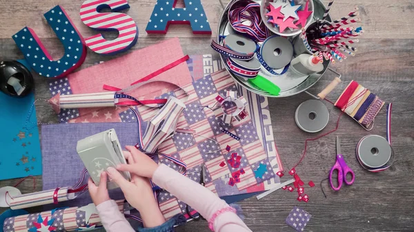 Mother Daughter Making Paper Firecrackers Fro July 4Th Celebration — Stock Photo, Image