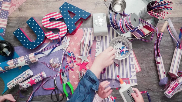 Mother Daughter Making Paper Firecrackers Fro July 4Th Celebration — Stock Photo, Image