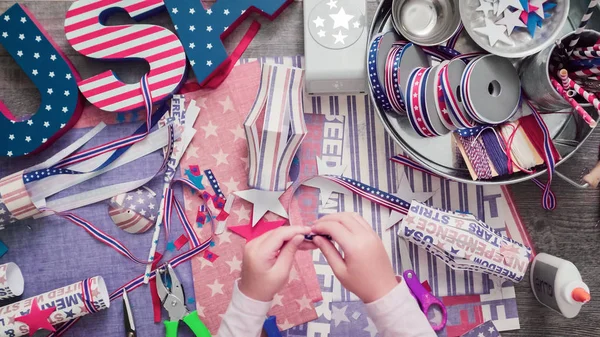 Mother Daughter Making Paper Firecrackers Fro July 4Th Celebration — Stock Photo, Image