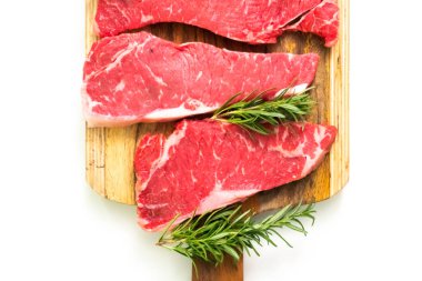 Ham New York şerit biftek ağaç kesme tahtası.