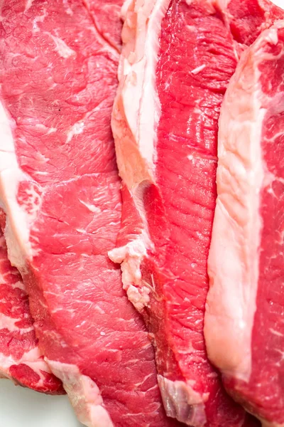Rauw New York Strip Steaks Een Witte Achtergrond — Stockfoto