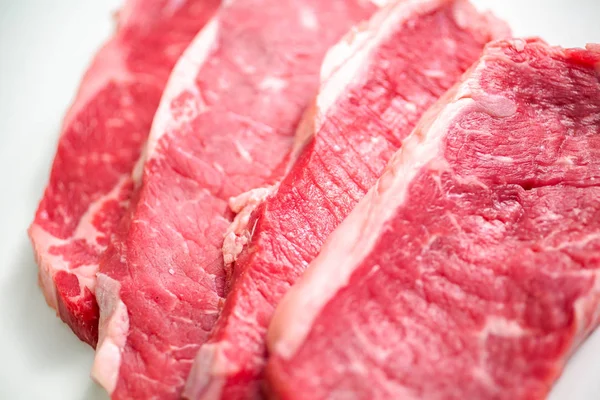 Nyers New York Strip Steak Fehér Alapon — Stock Fotó