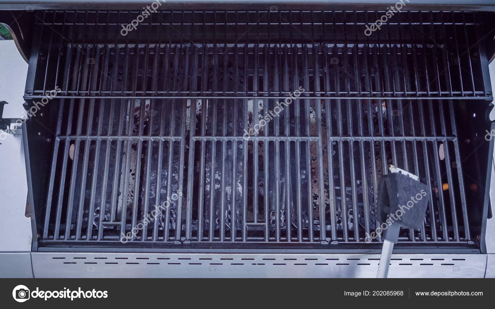 Step Step Cleaning Outdoor Gas Grill Stock Photo by ©urban_light 202085968