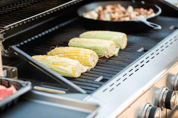 Schritt Für Schritt Grillen Von Frischem Mais Auf Gasgrill Freien — Stockfoto