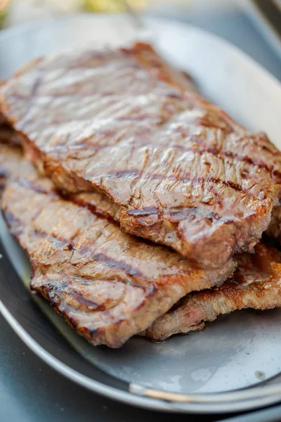 Schritt Für Schritt New York Strip Steak Auf Gasgrill Grillen — Stockfoto