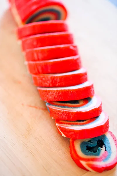Kurabiye Hamuru Için Kırmızı Beyaz Mavi Fırıldak Şekerli Kurabiye — Stok fotoğraf