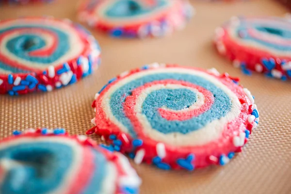 Röd Vit Och Blå Lyckohjul Sugar Cookies För Juli Firande — Stockfoto