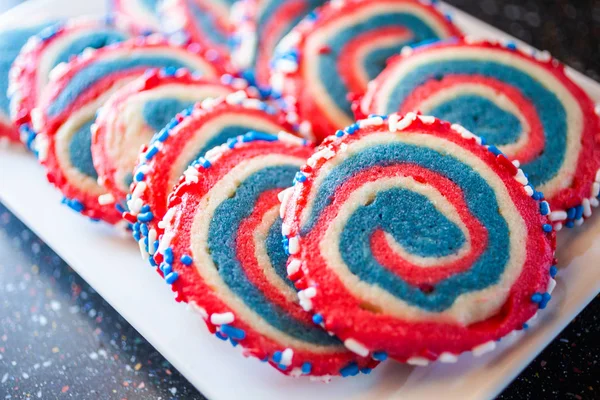 Galletas Rojas Blancas Azules Azúcar Molinillo Para Celebración Del Julio —  Fotos de Stock