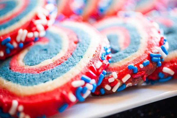 Biscoitos Açúcar Pinwheel Brancos Azuis Vermelhos Para Celebração Julho — Fotografia de Stock